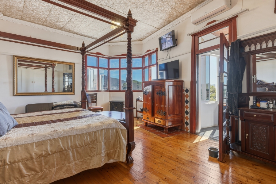 4 Bedroom Property for Sale in Vredehoek Western Cape